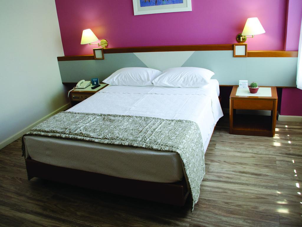 קאשויירו דו איטאפמירים Cachoeiro Plaza Hotel חדר תמונה